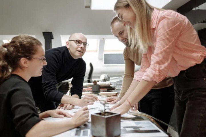 Tra gli aspetti più sorprendenti emersi dalla ricerca internazionale c’è la persistenza degli effetti positivi