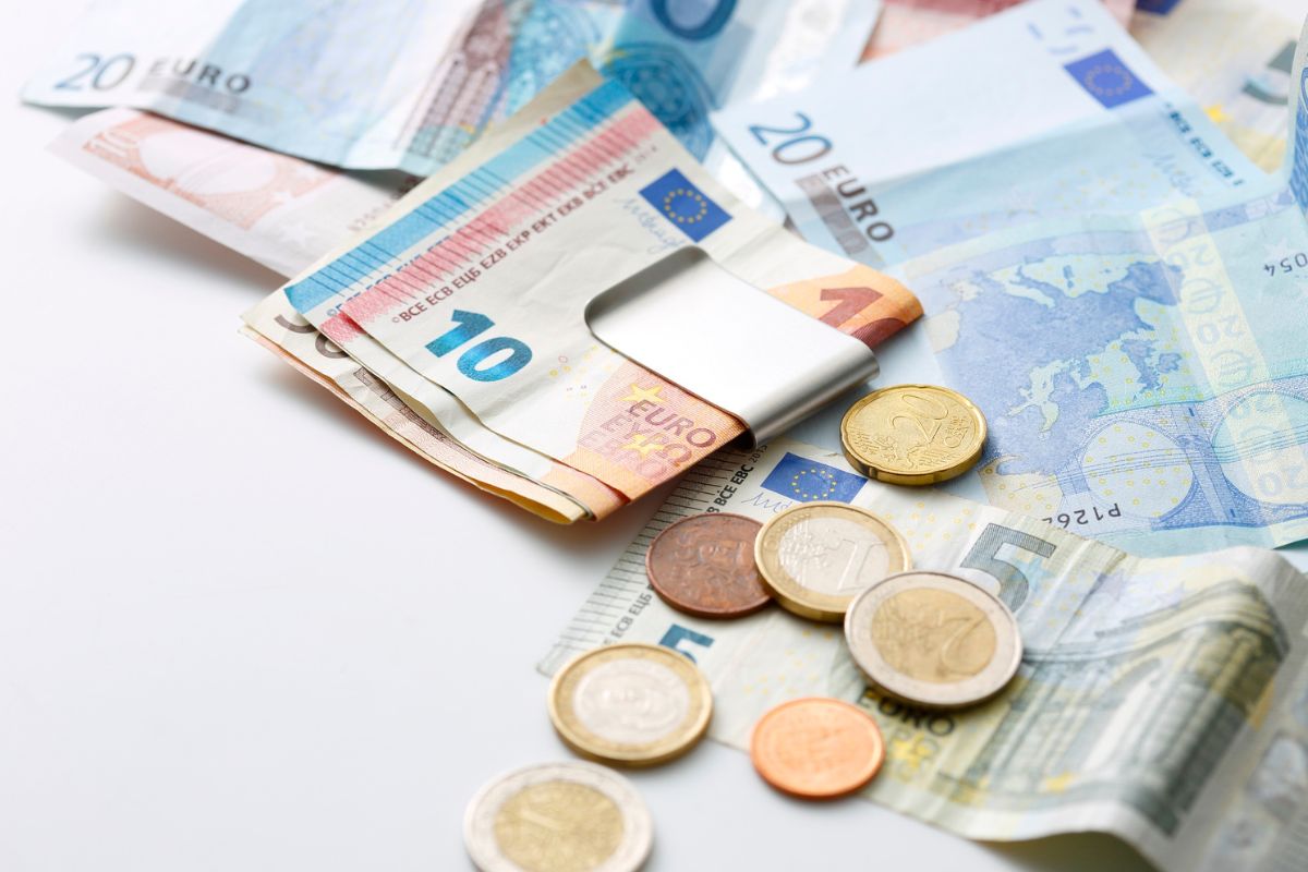 bonus 1400 euro: a chi spetta