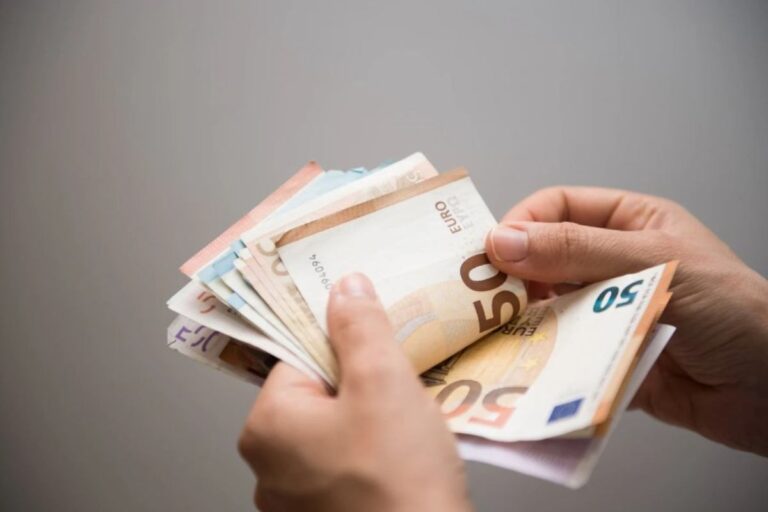 Aumenti in busta paga di agosto: a chi spettano