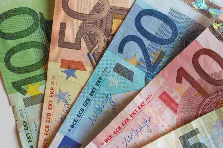 Soldi euro contanti