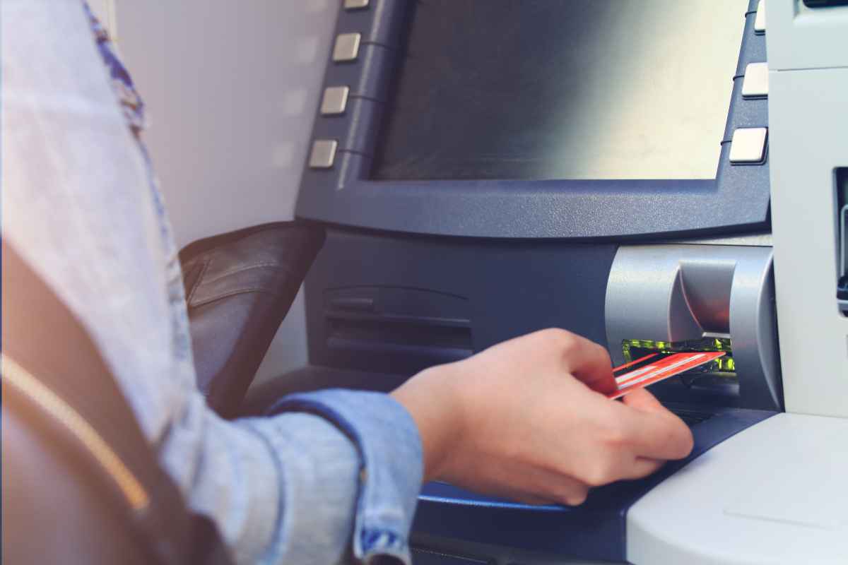 Allarme Bancomat, l’errore che ti svuota il conto in 5 secondi