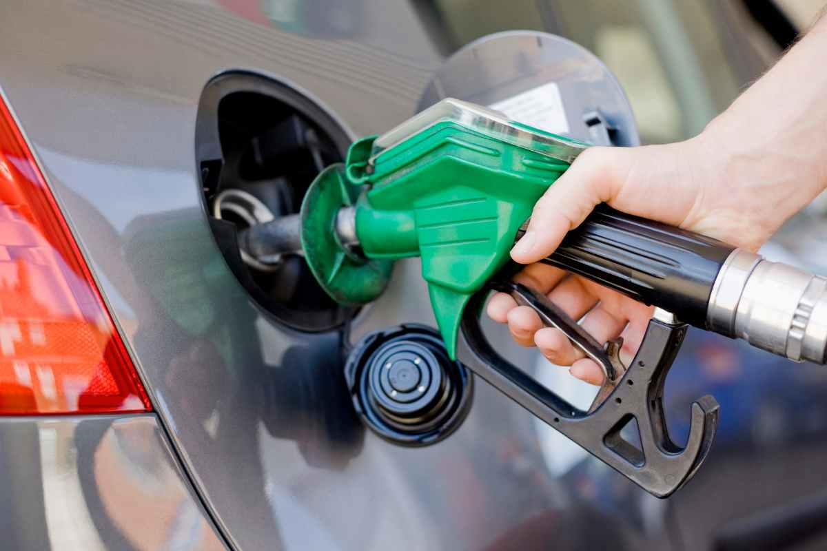 Quanto costerà fare il pieno di benzina nel 2026