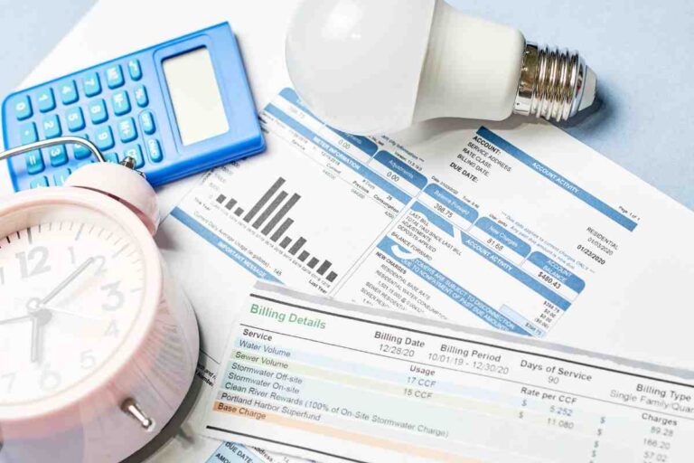 Luce più cara del 74%: gli esperti spiegano come (e perché) cambieranno le bollette