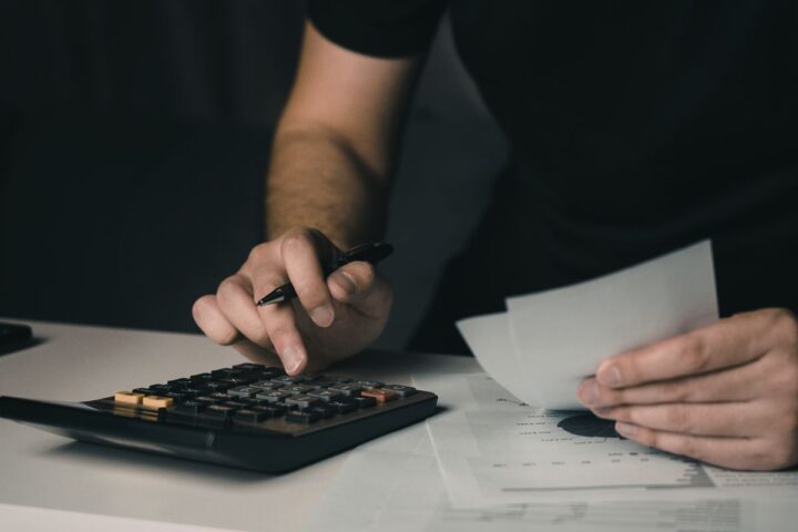 Sconti totali su multe, bollo e IMU: come azzerare i debiti locali in modo legale