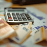 Nuove tasse in arrivo: viaggiare e pernottare sarà impossibile