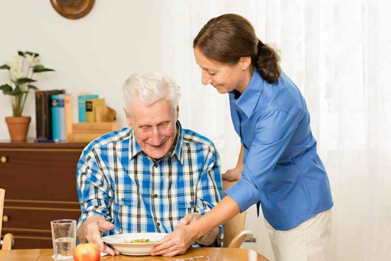 Legge 104, arriva un mese di respiro per chi assiste un familiare