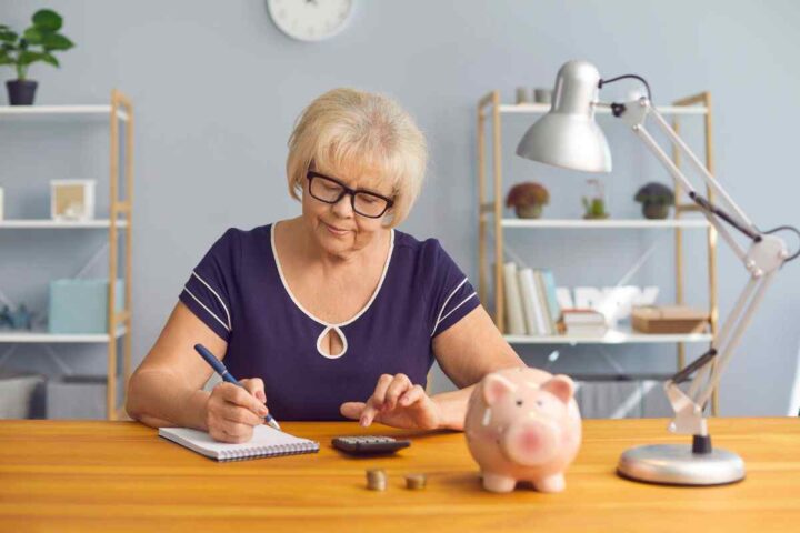 pensioni, se hai tra i 71 e i 76 anni puoi richiedere un aumento