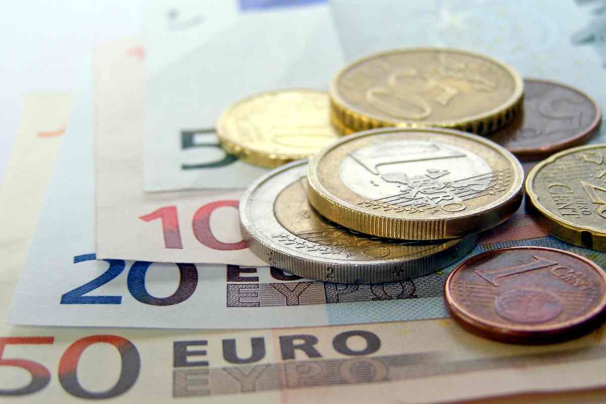 La BCE lancia l'allarme: bisogna tenere i contanti in casa per tre giorni