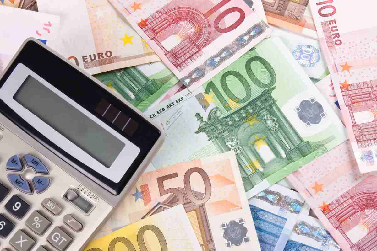 Turismo, stangata in arrivo: fino a 3.000€ di multa se bevi alcolici in questo Paese