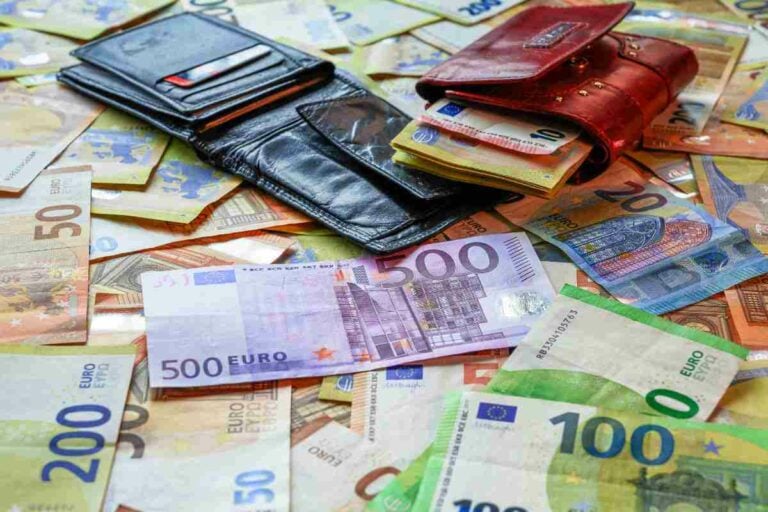 1400 euro agli anziani