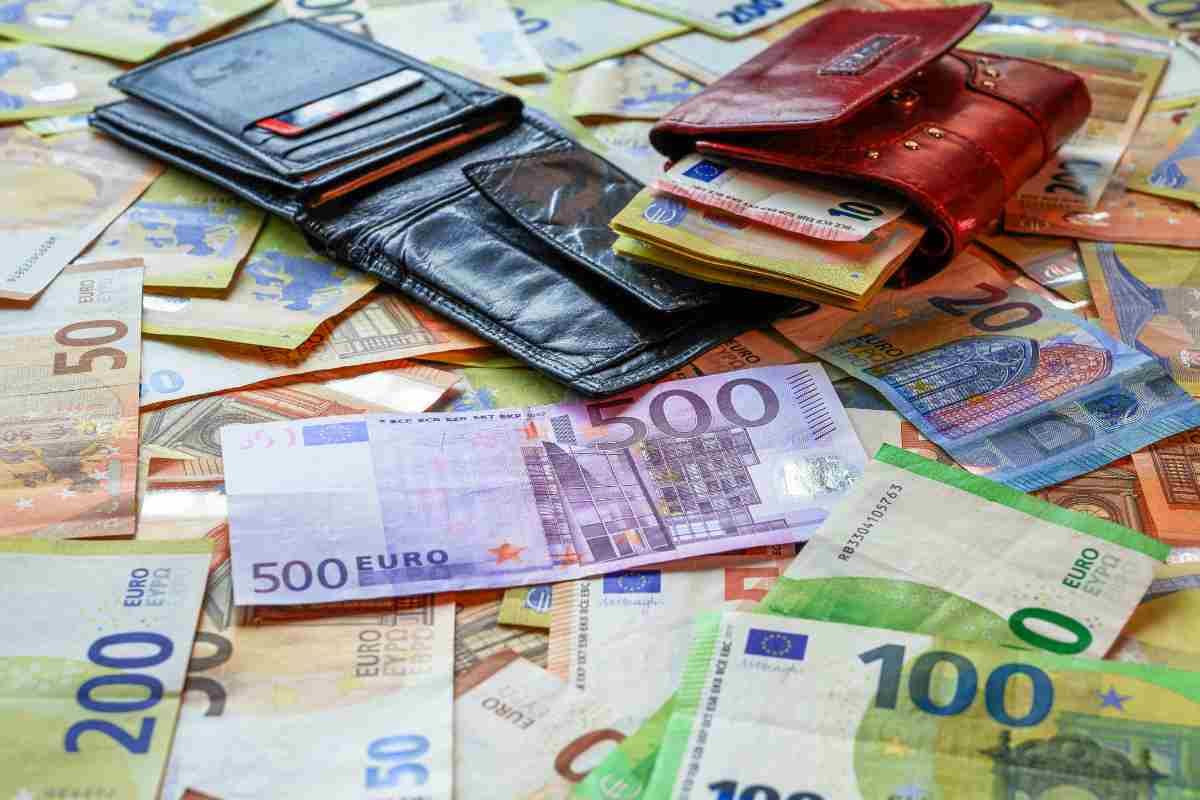 1400 euro agli anziani