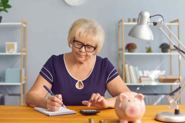 Pensioni, aumenti e agevolazioni a dicembre: quando arriva la tredicesima, tutti i dettagli