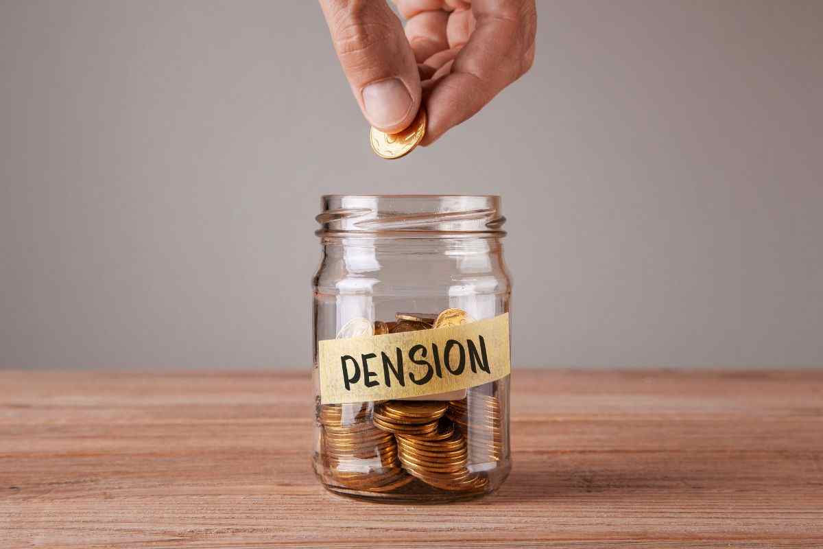 pensioni, se hai tra i 71 e i 76 anni puoi richiedere un aumento