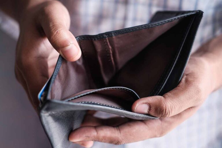 senza soldi dopo vacanze come fare